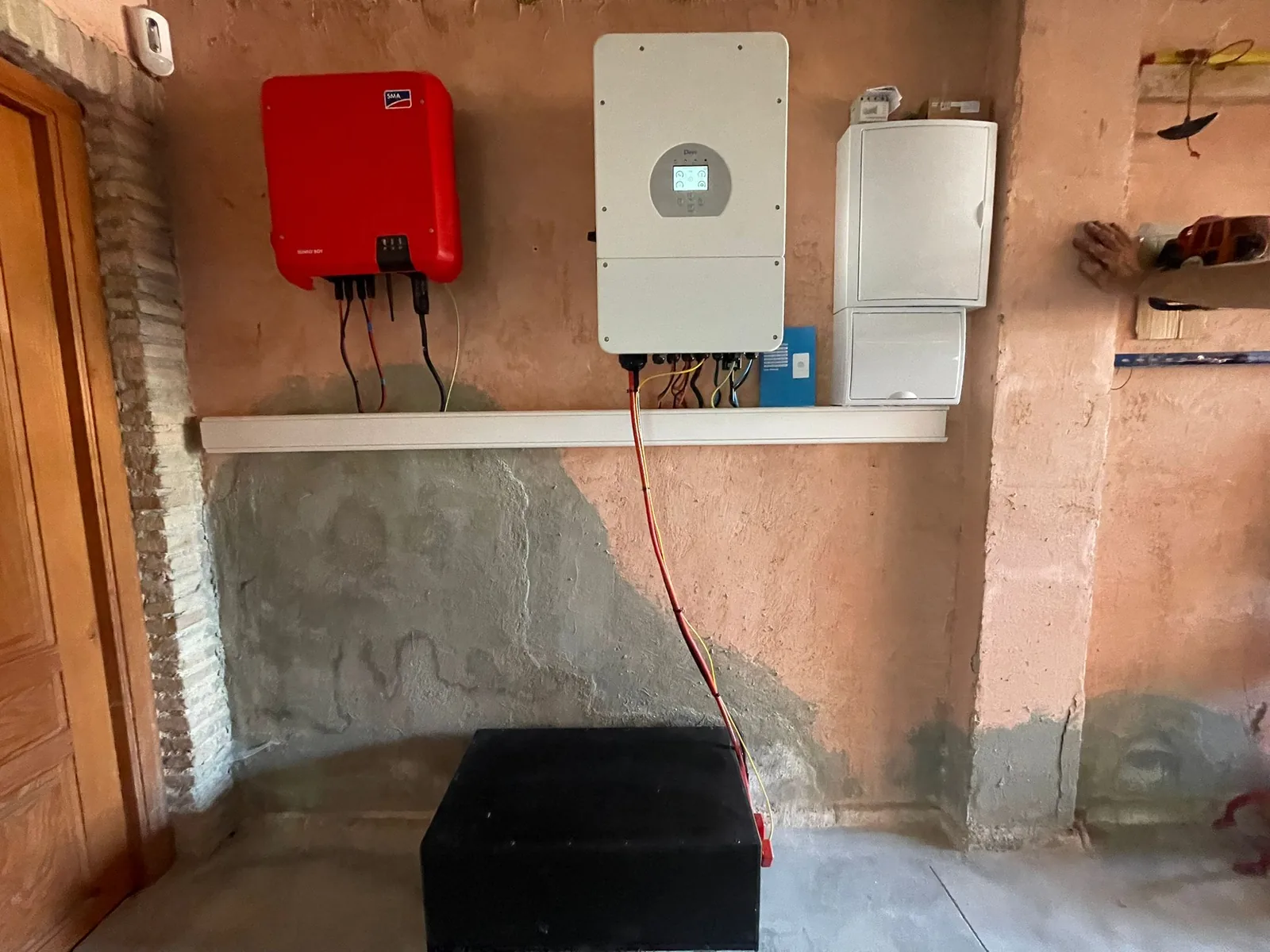 Cargador wallbox para vehículo eléctrico instalado en Murcia
